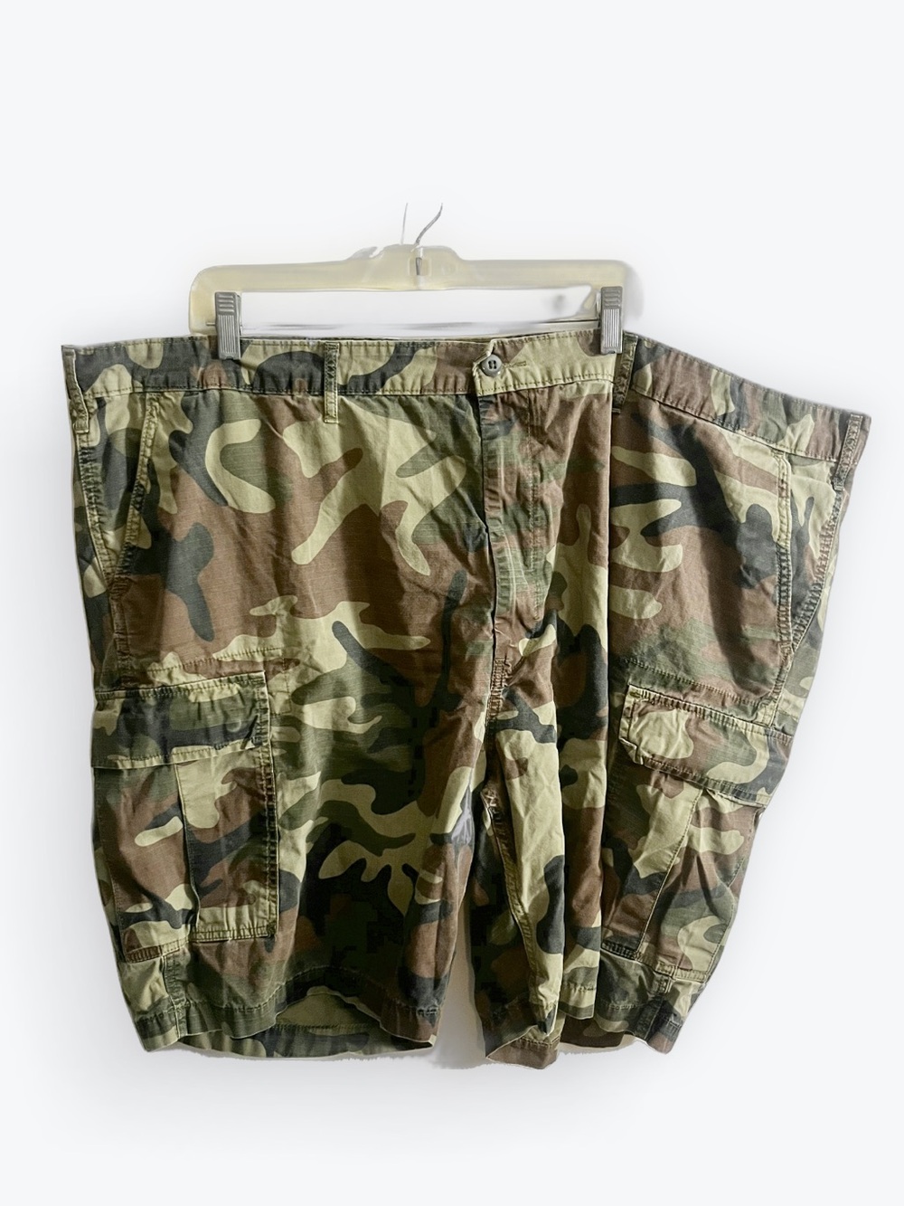 Vintage Y2K Levi’s White Tab Camo Cargo Shorts Men’s Size 48 Baggy Streetwear